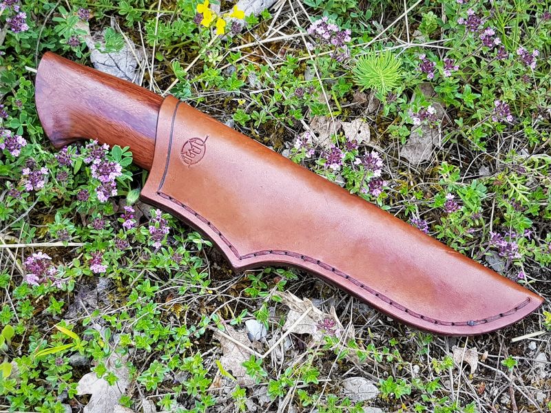 Couteau De Chasse Militaire. Lame D'arme De Combat, Type De Modèle  Vectoriel. Épée De Trappeur Ou Lame De Couteau De Chasseur. Notion De  Protection. Lame De Guerrier Ou Couteau Sur Fond Blanc