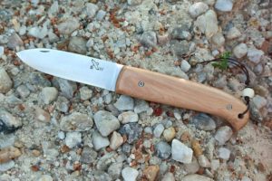 Branwen MYSON bois de cade- Couteau de poche.