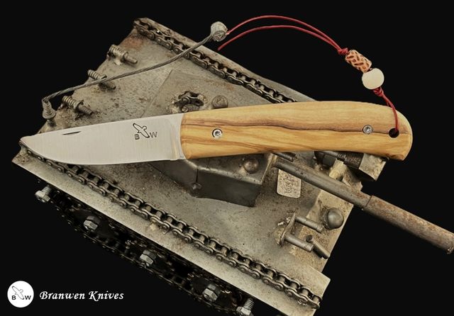 Branwen folding knife