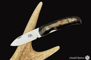 Citadel Coubi Corne Doré- Couteau de Poche.