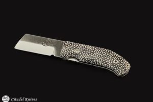 Couteau pliant Citadel Giaponino liner lock en peau de raie.